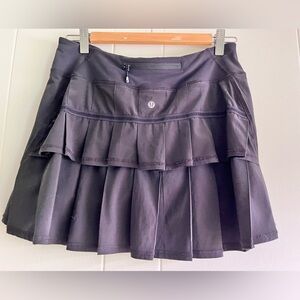 Lululemon black skort size 6 tall - defect, see description!
